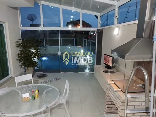 Sobrado 3 quartos e 4 banheiros, à venda, no bairro Jardim Pacaembu em Jundiaí