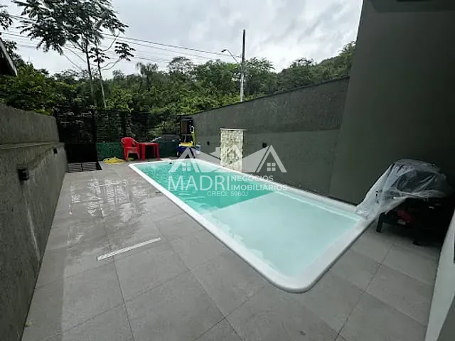 Sobrado com 100m² 2 quartos e 2 banheiros, à venda, no bairro Bela Vista em Palhoça