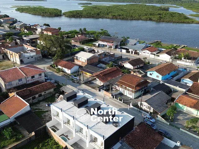 Sobrado com 109m² 3 quartos e 3 banheiros, à venda, no bairro Costeira em Balneário Barra do Sul