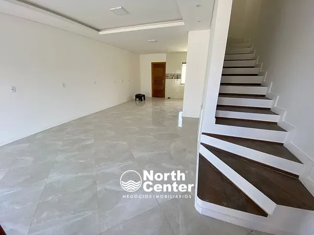 Sobrado com 109m² 3 quartos e 3 banheiros, à venda, no bairro Costeira em Balneário Barra do Sul