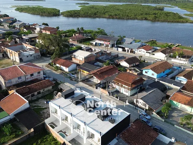 Sobrado com 109m² 3 quartos e 3 banheiros, à venda, no bairro Costeira em Balneário Barra do Sul