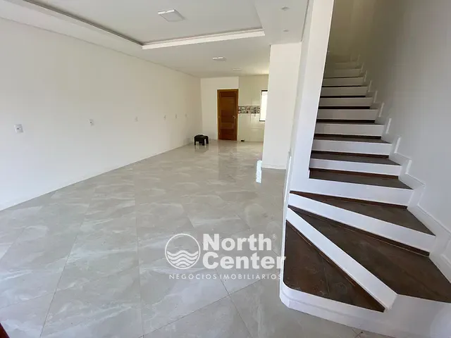 Sobrado com 109m² 3 quartos e 3 banheiros, à venda, no bairro Costeira em Balneário Barra do Sul