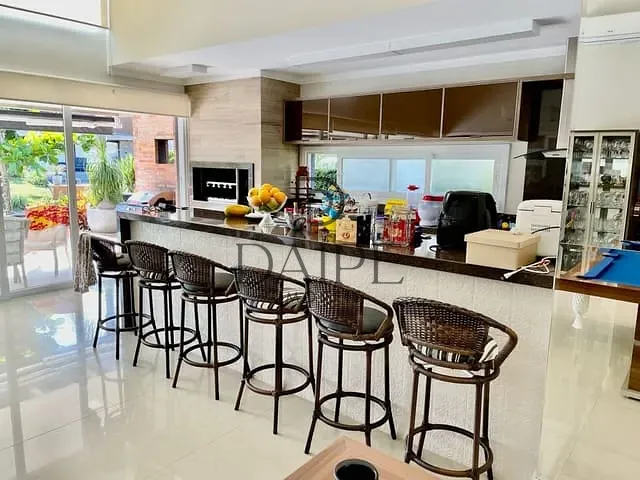 Sobrado com 528m² 5 quartos e 5 banheiros, à venda, no bairro Centro em Xangri-Lá