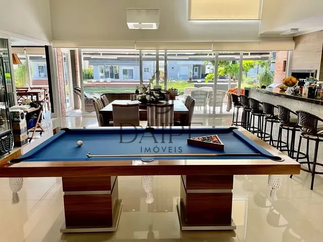 Sobrado com 528m² 5 quartos e 5 banheiros, à venda, no bairro Centro em Xangri-Lá