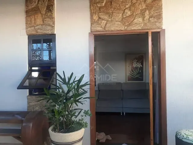 Sobrado com 300m² 3 quartos e 2 banheiros, à venda, no bairro Jardim Santa Rita em Poços de Caldas