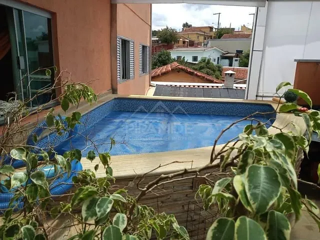 Sobrado com 300m² 3 quartos e 2 banheiros, à venda, no bairro Jardim Santa Rita em Poços de Caldas