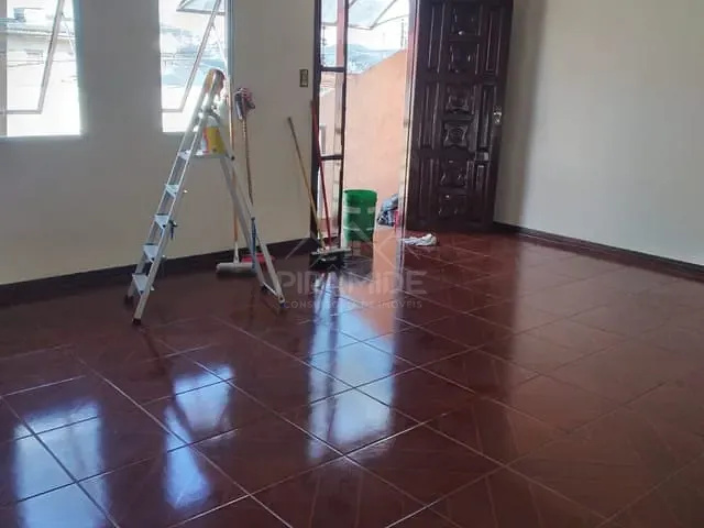 Sobrado com 300m² 3 quartos e 2 banheiros, à venda, no bairro Jardim Santa Rita em Poços de Caldas
