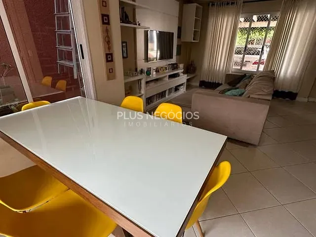 Sobrado com 199m² 3 quartos e 2 banheiros, à venda, no bairro Jardim São Carlos em Sorocaba