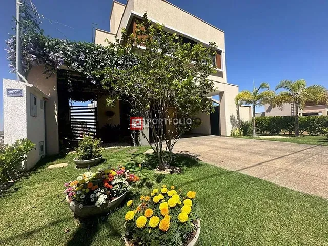 Sobrado com 360m² 4 quartos e 4 banheiros, à venda, no bairro Jardins Nápoles em Senador Canedo