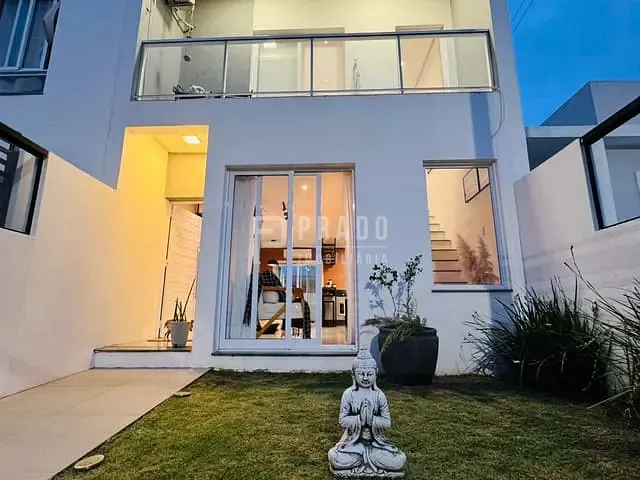 Sobrado 1 quarto e 2 banheiros, à venda, no bairro Laranjal em Pelotas