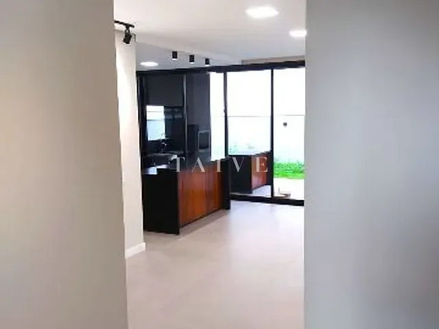 Sobrado 3 quartos e 4 banheiros, à venda, no bairro Gleba Simon Frazer em Londrina