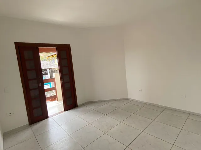 Sobrado 2 quartos e 2 banheiros, para alugar, no bairro Centro em Extrema