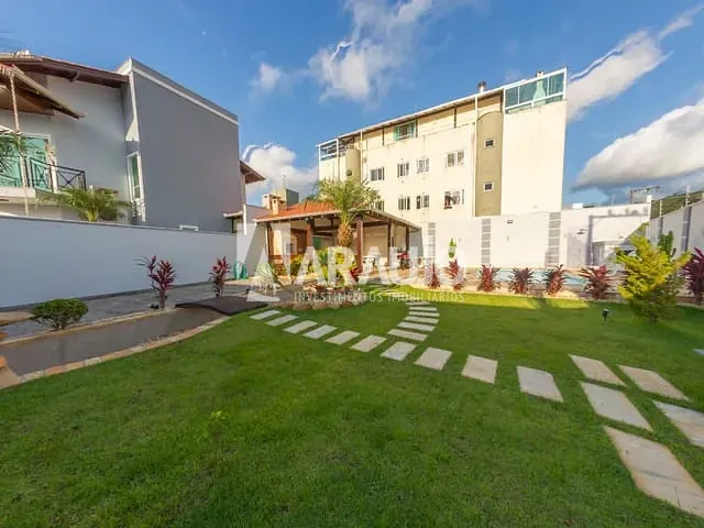 Sobrado com 520m² 3 quartos e 2 banheiros, à venda, no bairro Dom Bosco em Itajaí