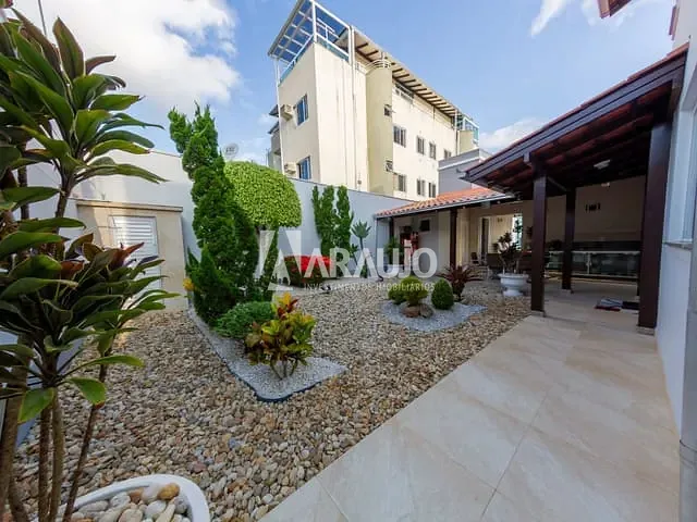 Sobrado com 520m² 3 quartos e 2 banheiros, à venda, no bairro Dom Bosco em Itajaí