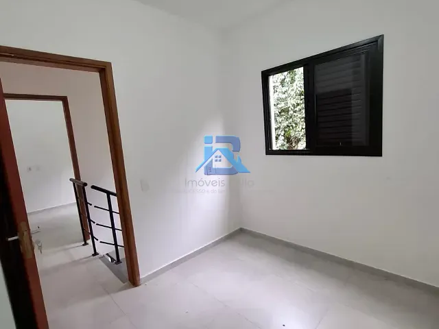 Sobrado 2 quartos e 1 banheiro, à venda, no bairro Vila Santa Terezinha em Itatiba
