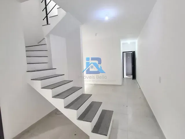 Sobrado 2 quartos e 1 banheiro, à venda, no bairro Vila Santa Terezinha em Itatiba