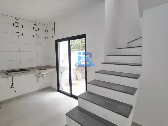 Sobrado 2 quartos e 1 banheiro, à venda, no bairro Vila Santa Terezinha em Itatiba