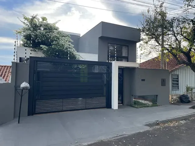 Sobrado com 140m² 3 quartos e 3 banheiros, à venda, no bairro Vila Formosa em Apucarana