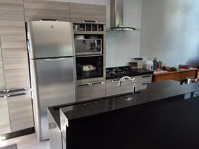 Sobrado com 140m² 3 quartos e 3 banheiros, à venda, no bairro Vila Formosa em Apucarana