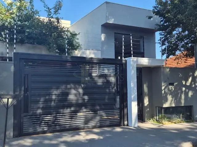 Sobrado com 140m² 3 quartos e 3 banheiros, à venda, no bairro Vila Formosa em Apucarana