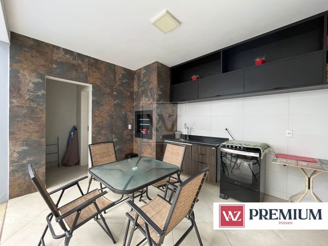 Sobrado com 600m² 4 quartos e 3 banheiros, à venda, no bairro Jardim Carvalho em Ponta Grossa