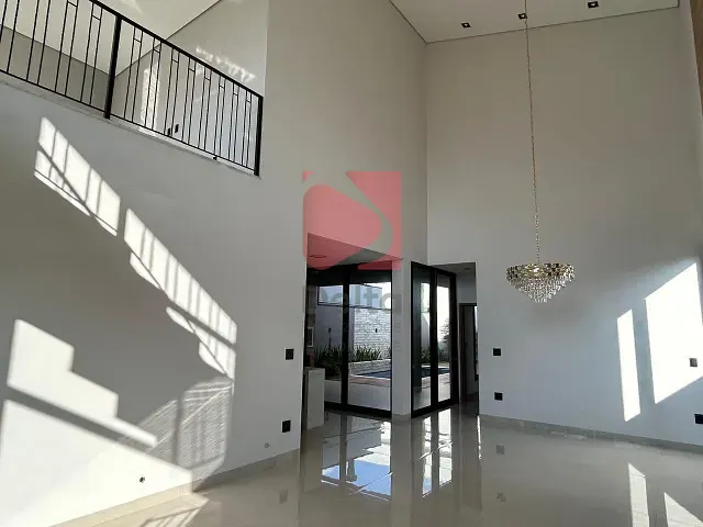 Sobrado 3 quartos e 2 banheiros, à venda, no bairro Residencial do Lago em Pirassununga