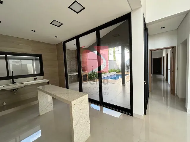 Sobrado 3 quartos e 2 banheiros, à venda, no bairro Residencial do Lago em Pirassununga