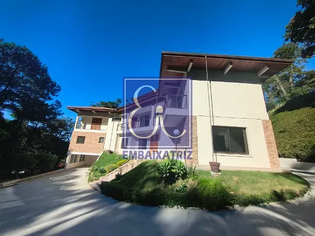 Sobrado com 3700m² 4 quartos e 5 banheiros, à venda, no bairro Bosque dos Eucaliptos em São José dos Campos