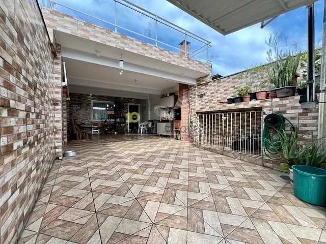 Sobrado com 130m² 2 quartos e 2 banheiros, à venda, no bairro Forquilhas em São José