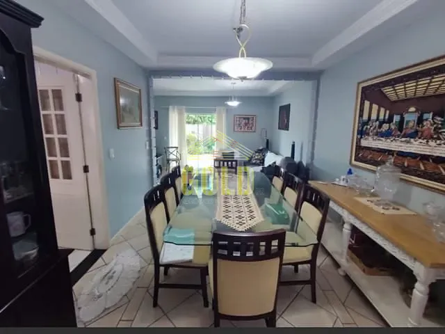 Sobrado com 331m² 3 quartos e 4 banheiros, à venda, no bairro Jardim Esperança em Londrina