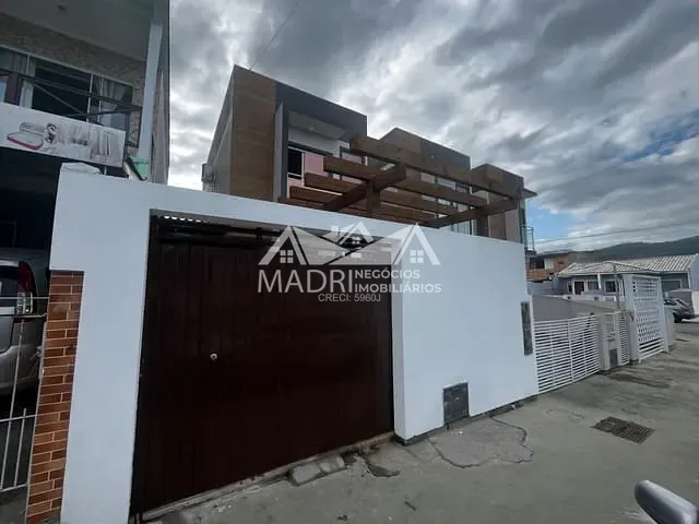 Sobrado 2 quartos e 2 banheiros, para alugar, no bairro Bela Vista em Palhoça