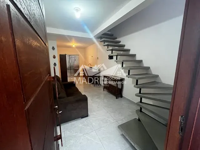 Sobrado 2 quartos e 2 banheiros, para alugar, no bairro Bela Vista em Palhoça