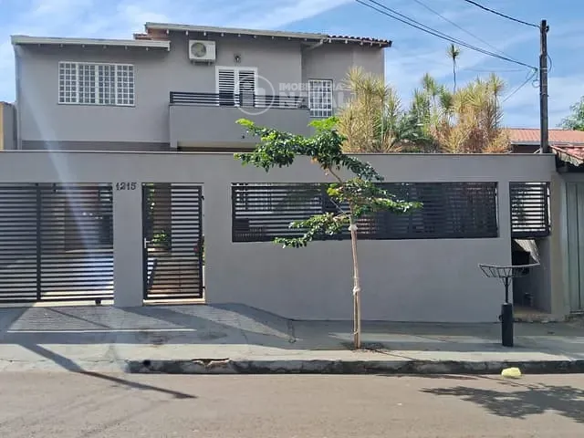 Sobrado com 420m² 4 quartos e 4 banheiros, à venda, no bairro Califórnia em Londrina
