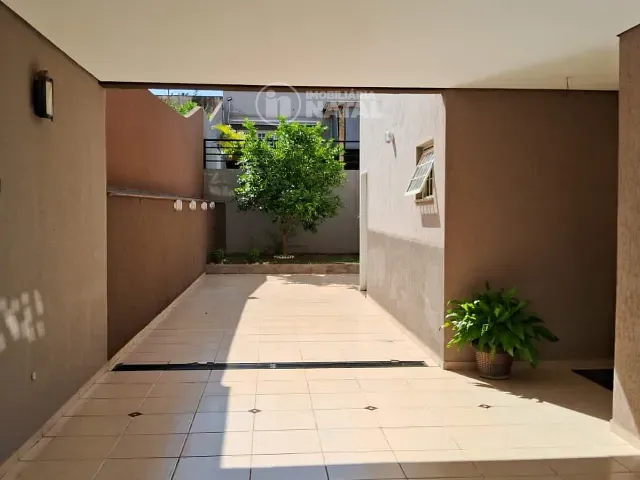 Sobrado com 420m² 4 quartos e 4 banheiros, à venda, no bairro Califórnia em Londrina