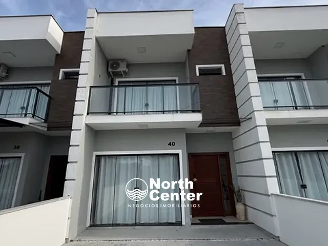 Sobrado com 106m² 3 quartos e 3 banheiros, à venda, no bairro Costeira em Balneário Barra do Sul