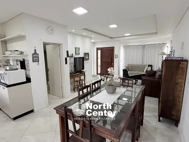 Sobrado com 106m² 3 quartos e 3 banheiros, para alugar, no bairro Costeira em Balneário Barra do Sul