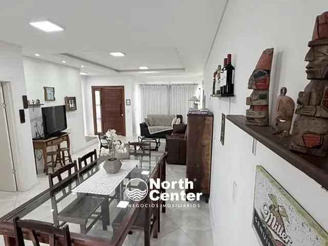 Sobrado com 106m² 3 quartos e 3 banheiros, à venda, no bairro Costeira em Balneário Barra do Sul