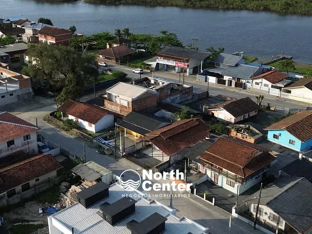Sobrado com 106m² 3 quartos e 3 banheiros, à venda, no bairro Costeira em Balneário Barra do Sul