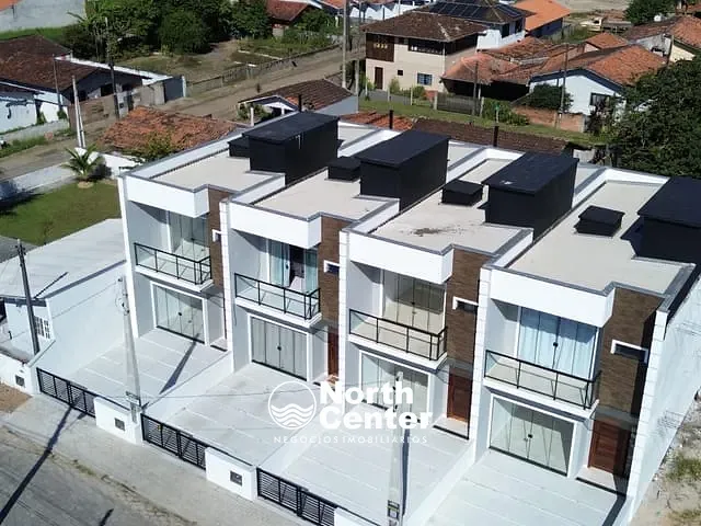 Sobrado com 106m² 3 quartos e 3 banheiros, à venda, no bairro Costeira em Balneário Barra do Sul