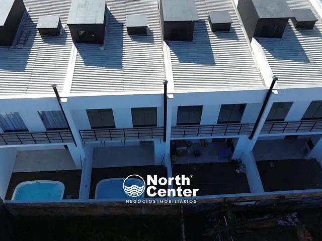 Sobrado com 106m² 3 quartos e 3 banheiros, à venda, no bairro Costeira em Balneário Barra do Sul