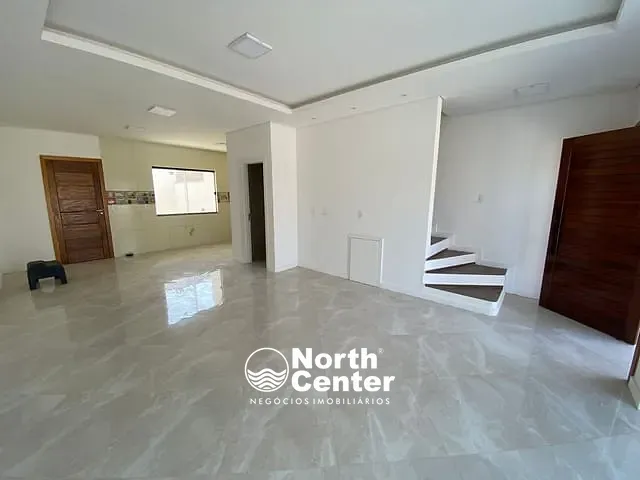 Sobrado com 106m² 3 quartos e 3 banheiros, à venda, no bairro Costeira em Balneário Barra do Sul