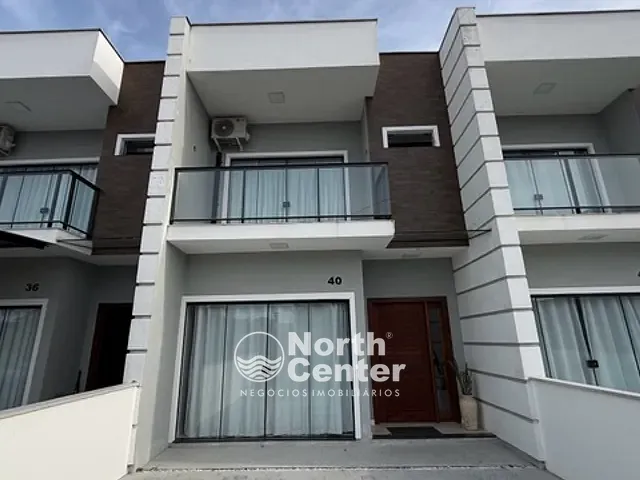 Sobrado com 106m² 3 quartos e 3 banheiros, à venda, no bairro Costeira em Balneário Barra do Sul