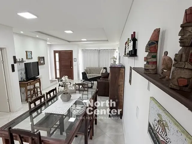Sobrado com 106m² 3 quartos e 3 banheiros, à venda, no bairro Costeira em Balneário Barra do Sul
