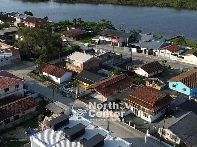 Sobrado com 106m² 3 quartos e 3 banheiros, à venda, no bairro Costeira em Balneário Barra do Sul