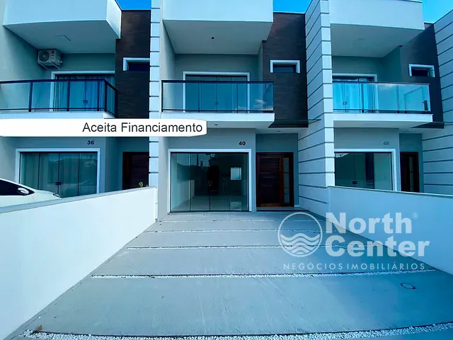 Sobrado com 106m² 3 quartos e 3 banheiros, à venda, no bairro Costeira em Balneário Barra do Sul
