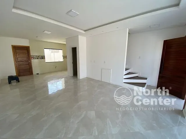 Sobrado com 106m² 3 quartos e 3 banheiros, à venda, no bairro Costeira em Balneário Barra do Sul