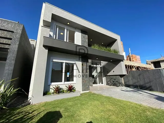 Sobrado com 300m² 4 quartos e 6 banheiros, à venda, no bairro Centro em Xangri-Lá