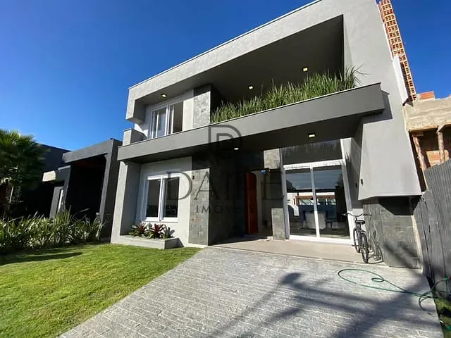 Sobrado com 300m² 4 quartos e 6 banheiros, à venda, no bairro Centro em Xangri-Lá