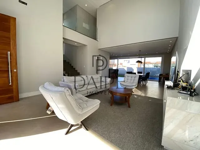 Sobrado com 300m² 4 quartos e 6 banheiros, à venda, no bairro Centro em Xangri-Lá
