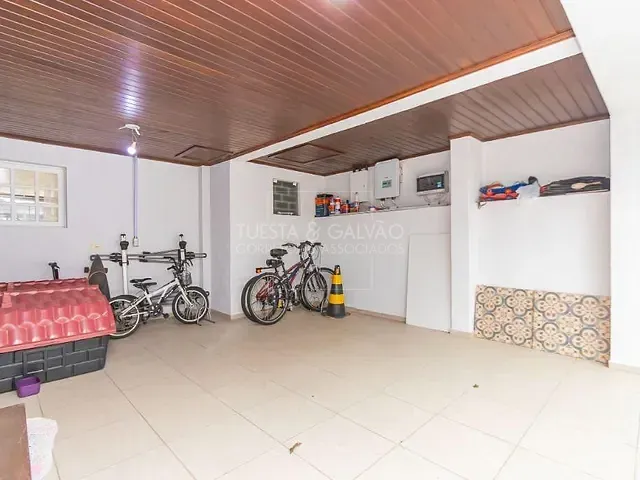 Sobrado com 230m² 4 quartos e 3 banheiros, à venda, no bairro Bacacheri em Curitiba